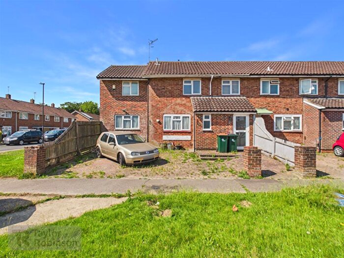 4 Bedroom End Of Terrace House For Sale In Rushetts Road, Crawley, RH11