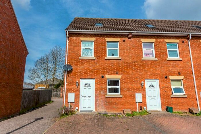 3 Bedroom End Of Terrace House To Rent In Queen Street, Rushden, NN10