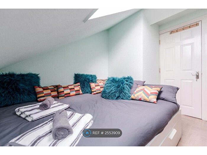 3 Bedroom Flat To Rent In Merton Road, Watford, WD18