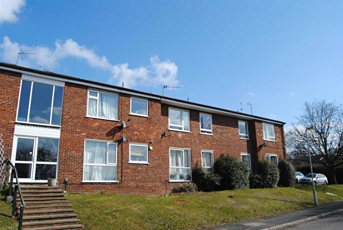 2 Bedroom Flat To Rent In Chiltern Park Avenue, Berkhamsted, HP4