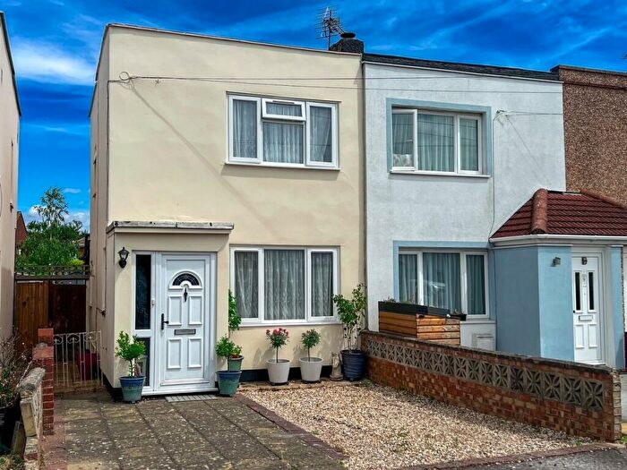 2 Bedroom End Of Terrace House For Sale In First Avenue, West Molesey, KT8