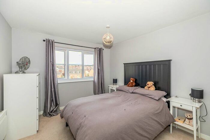 2 Bedroom Flat For Sale In Forge Drive, Chesterfield, Derbyshire, S40