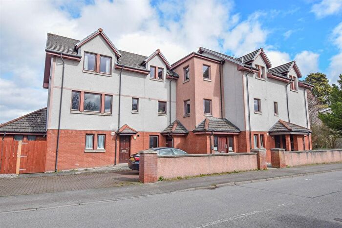 2 Bedroom Flat For Sale In Springfield Gardens, Inverness, IV3