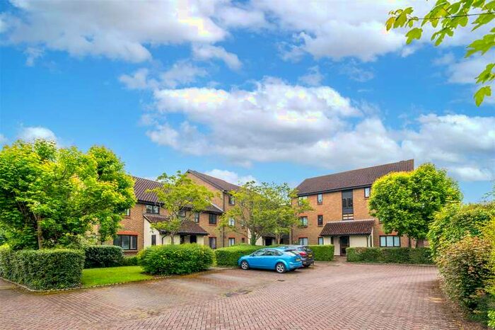 1 Bedroom Flat To Rent In Rickwood, Horley, RH6