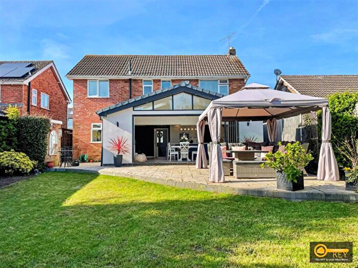 4 Bedroom Detached House For Sale In Trent Road, Bulkington, CV12