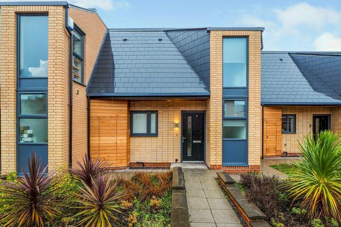 3 Bedroom Semi-Detached House To Rent In West Place Court, West Bridgford, NG2