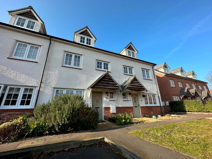 4 Bedroom Town House To Rent In Stonechat Croft, Bracknell, Berkshire, RG12