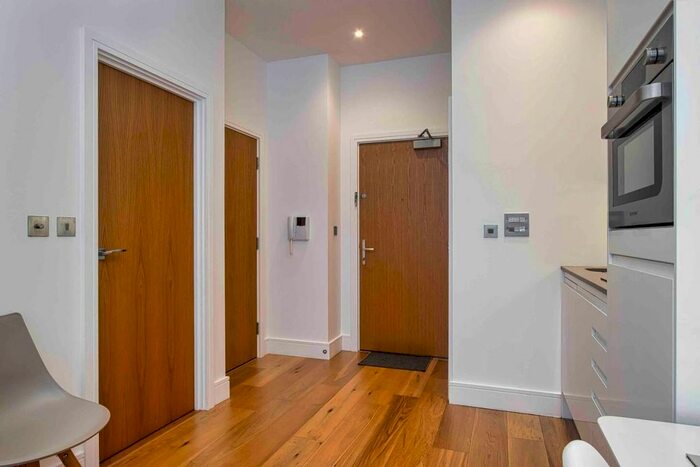 Studio For Sale In Flowers Way, Town, LU1