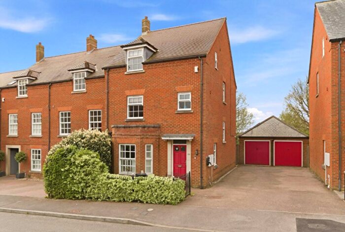5 Bedroom End Of Terrace House For Sale In Goldsmith Way, St Albans, Herts, AL3