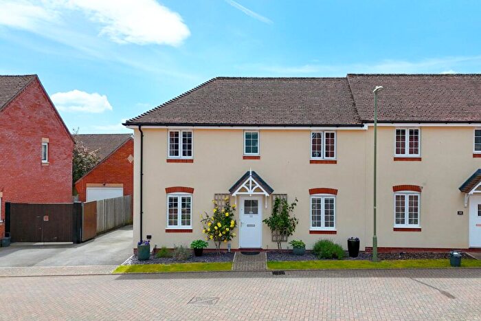 3 Bedroom Semi-Detached House For Sale In Wyndham Drive, Romsey, SO51