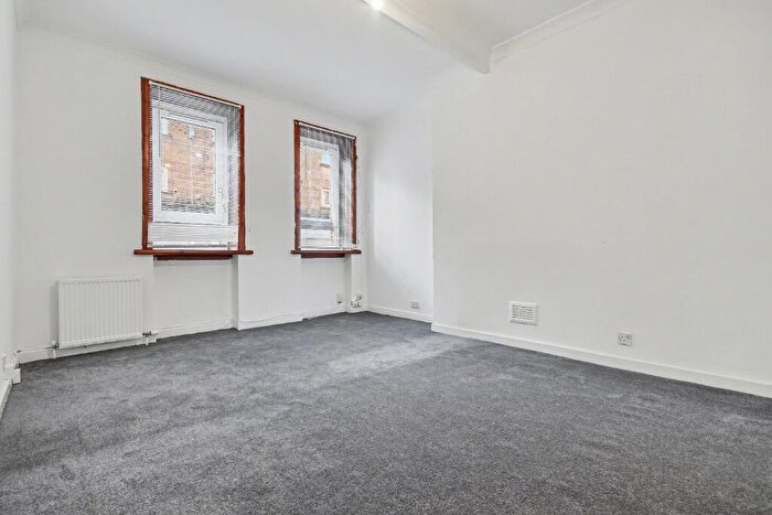 2 Bedroom Flat To Rent In King Street, Inverclyde, Port Glasgow, PA14