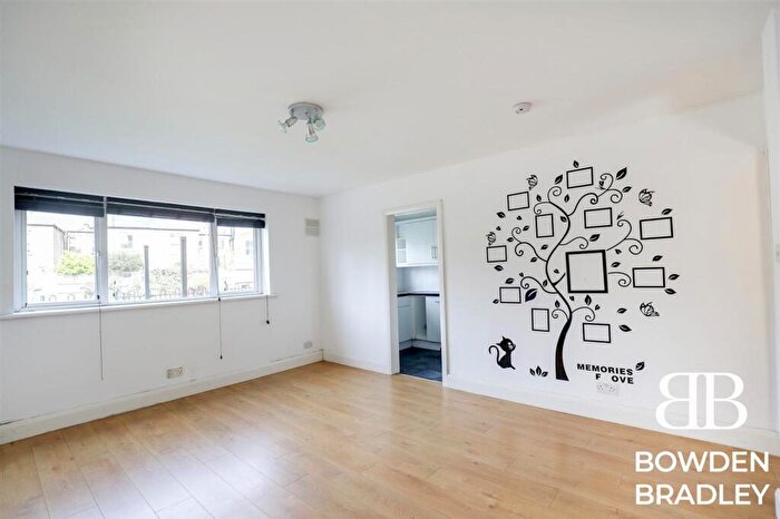 1 Bedroom Flat For Sale In Ashville Road, London, E11