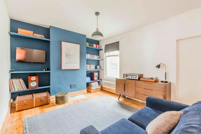 2 Bedroom Flat For Sale In Cheshunt Road, Forest Gate, London, E7
