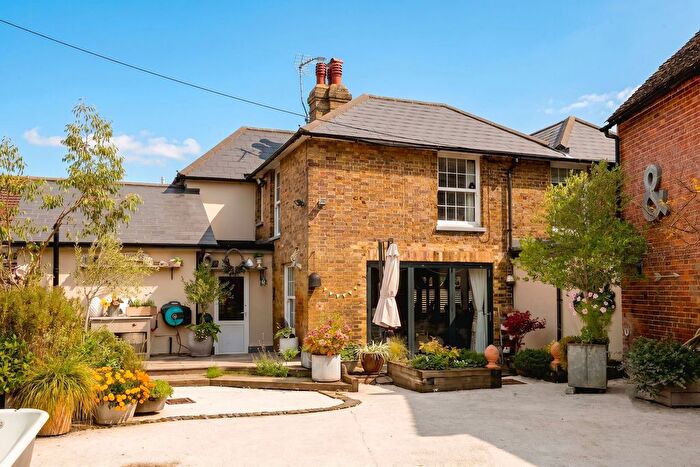 4 Bedroom Link Detached House For Sale In Hunton Road, Chainhurst, Tonbridge, TN12