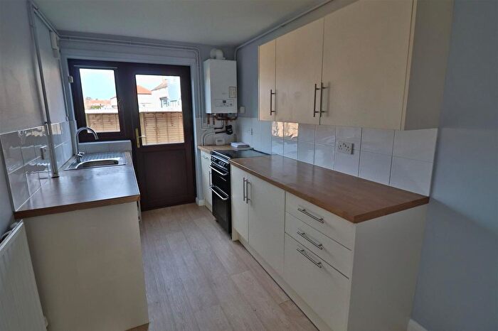 2 Bedroom Flat To Rent In Angel Street, Hadleigh, IP7