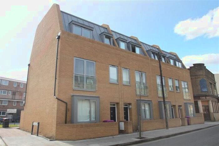 4 Bedroom Flat To Rent In Bow Common Lane, London, E3
