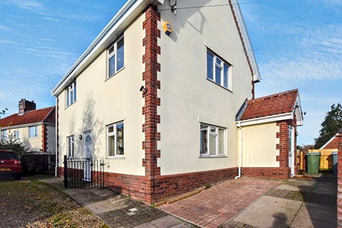 3 Bedroom Maisonette To Rent In Lilian Close, Norwich, NR6
