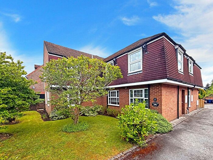 2 Bedroom Flat For Sale In Bois Lane, Amersham, HP6