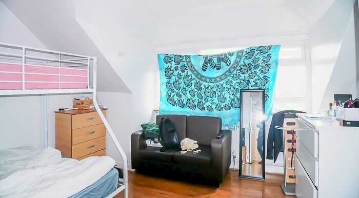 1 Bedroom Flat To Rent In Northfield Road, London, N16
