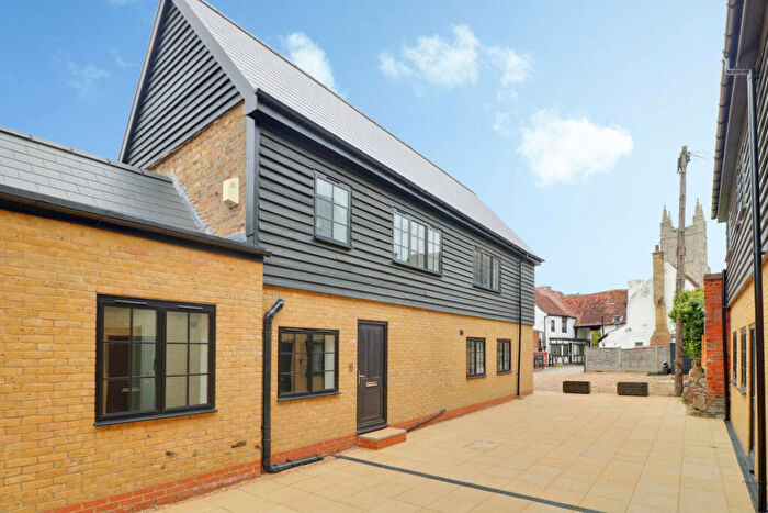 3 Bedroom Flat To Rent In Victoria Avenue, Southend-on-sea, SS2