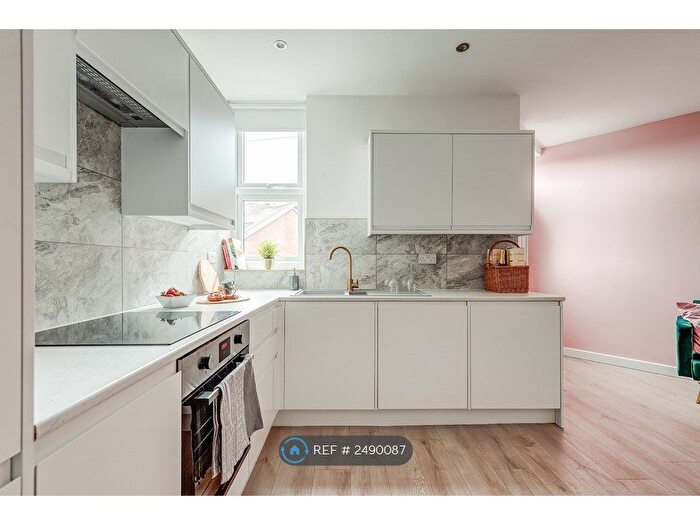 2 Bedroom Flat To Rent In Sharrow Vale Road, Sheffield, S11