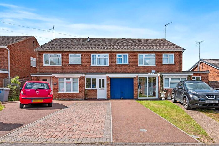 3 Bedroom Terraced House For Sale In Deeble Road, Kettering, NN15