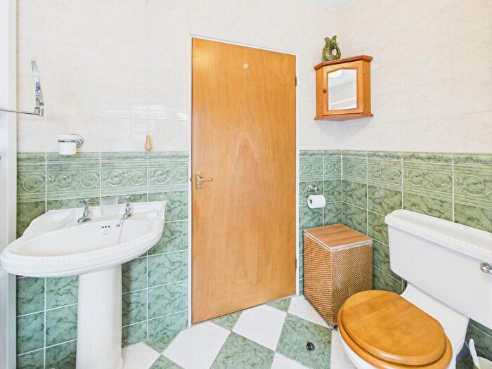 2 Bedroom Detached Bungalow For Sale In Marsh End, Howden, DN14