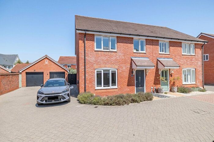 4 Bedroom Semi-detached House For Sale In Siegfried Close, Sellindge, Ashford, Kent, TN25