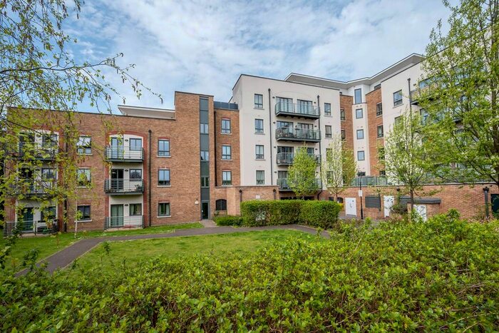 2 Bedroom Flat To Rent In Holford Way, Roehampton, London, SW15