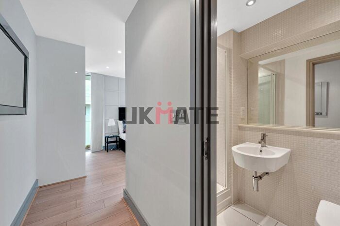 3 Bedroom Flat To Rent In Denison House, Lanterns Way, E14