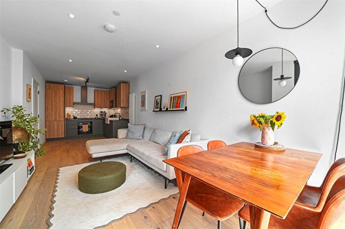 1 Bedroom Flat For Sale In Hatch Building, Berkshire Road, Hackney, London, E9