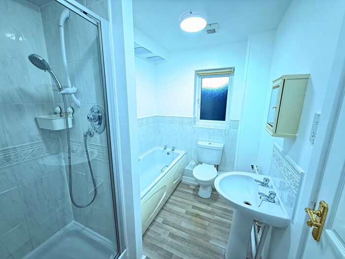 2 Bedroom Flat To Rent In Chester Road, Stretford, M32