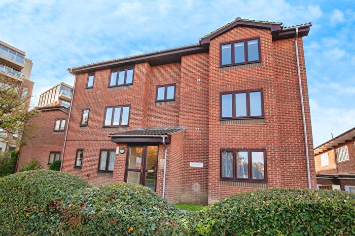 1 Bedroom Flat For Sale In Perrymount Road, Haywards Heath, RH16