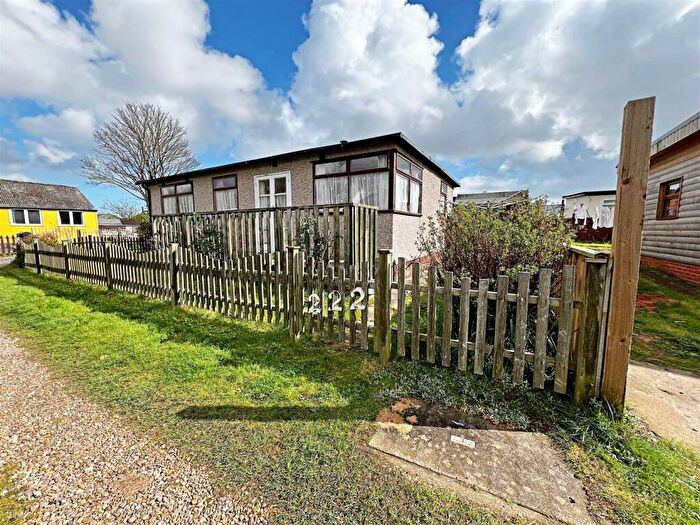 3 Bedroom Chalet For Sale In Humberston Fitties, Humberston, Grimsby, N.E. Lincs, DN36