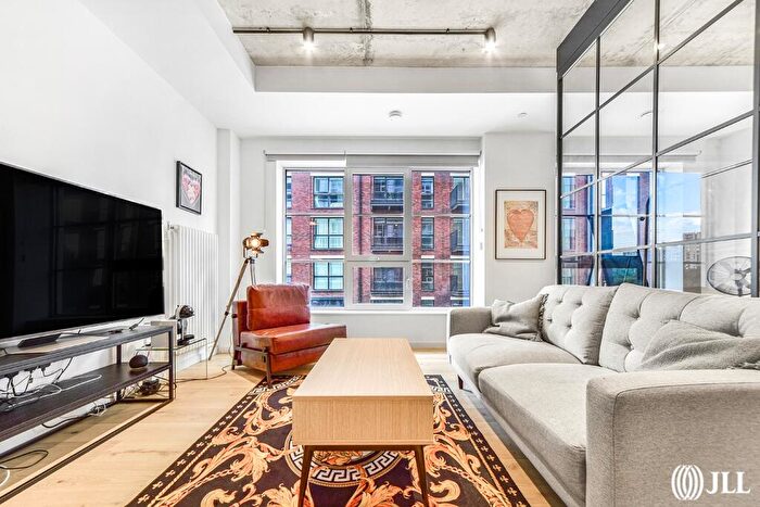 Flat To Rent In Douglass Tower, Goodluck Hope Walk, E14