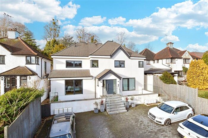 2 Bedroom Flat For Sale In Purley Rise, Purley, Surrey, CR8