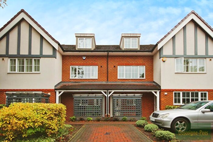 4 Bedroom House To Rent In Cuddington Avenue, Worcester Park, KT4