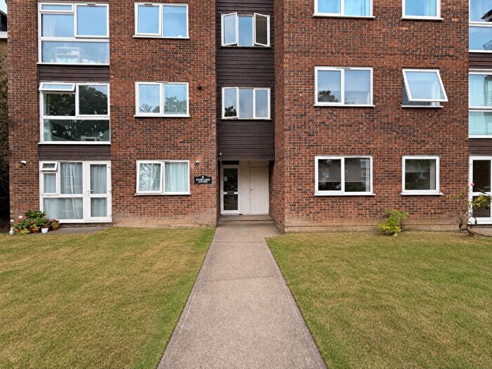 2 Bedroom Apartment To Rent In Oakwood Avenue, Beckenham, BR3
