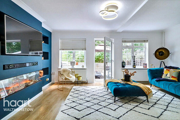 3 Bedroom Semi-Detached House For Sale In Meadow Close, Chingford, E4