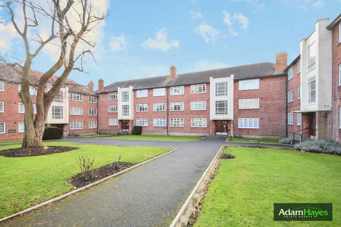 2 Bedroom Flat To Rent In Friern Park, North Finchley, N12