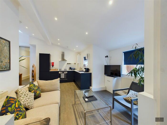 2 Bedroom Flat To Rent In St. Davids Hill, Exeter, EX4