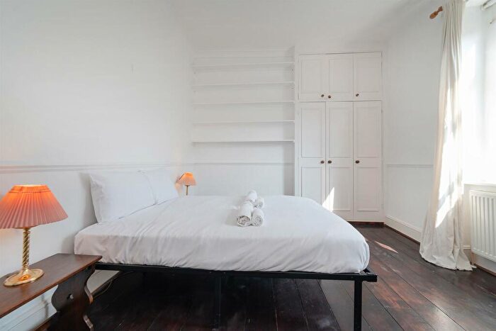 2 Bedroom Apartment For Sale In The Avenue, Queens Park, NW6