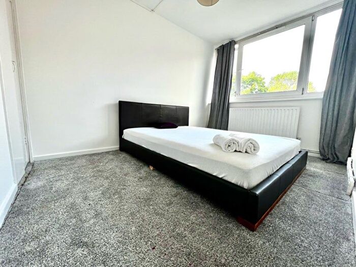 3 Bedroom Detached House To Rent In Oaks Lane, Ilford, IG2