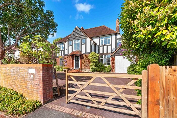 4 Bedroom Detached House For Sale In Amersham Hill Drive, High Wycombe, HP13