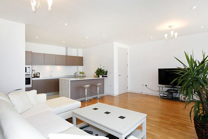 2 Bedroom Flat To Rent In Melliss Avenue, Kew, Richmond, TW9