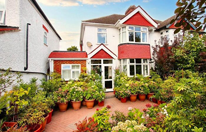 4 Bedroom Semi-Detached House For Sale In Lake Road, Croydon, CR0