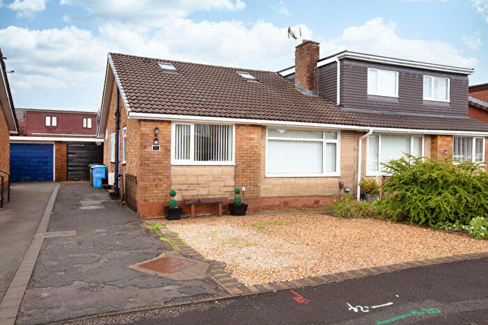 4 Bedroom Semi-Detached Bungalow For Sale In Sherwood Way, Oldham, OL2