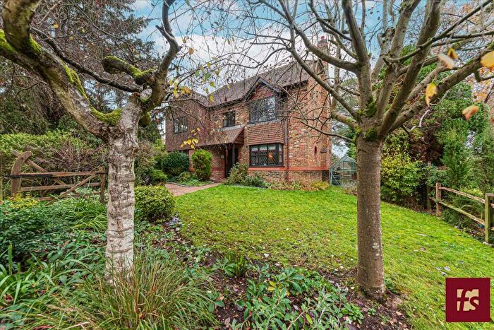5 Bedroom Detached House For Sale In The Stumps, Ripplesmore Close, Sandhurst, GU47