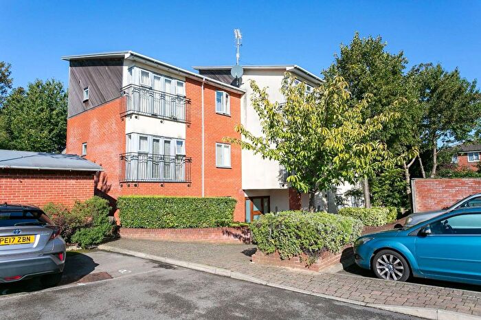 1 Bedroom Flat To Rent In King Georges Avenue, Watford, WD18