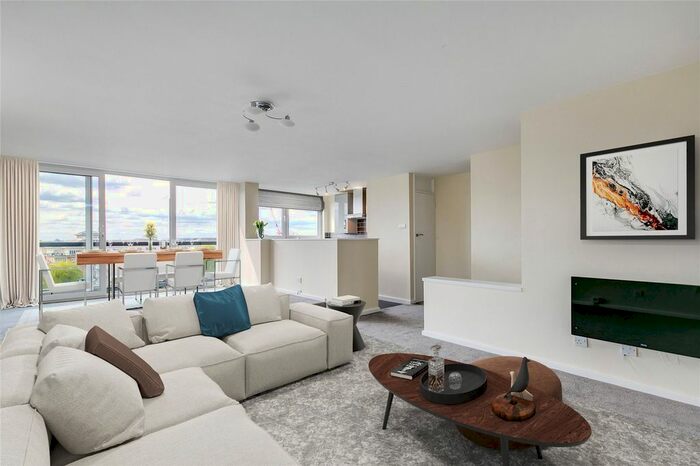 2 Bedroom Flat To Rent In Petersham Road, Richmond, TW10